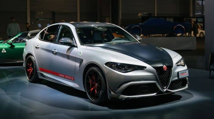 Alfa Romeo Giulia Quadrifoglio Luna Rossa 2 scaled e1769753303936 700x390