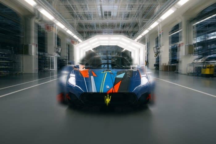 BOTTEGAFUORISERIE debutta a Ultimate Supercar Garage con Alfa Romeo e Maserati 14 700x467