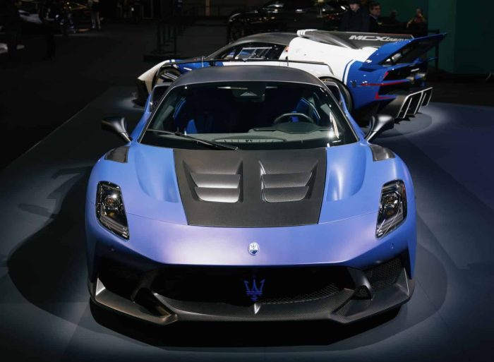 BOTTEGAFUORISERIE Ultimate Supercar Garage Paris 2026 4 scaled e1769753350416 700x513