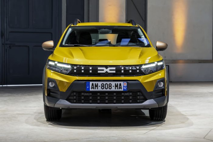 Dacia Sandero 2026, prezzi, GPL top e full hybrid da 155 cavalli 3 Dacia 2026 7 700x467