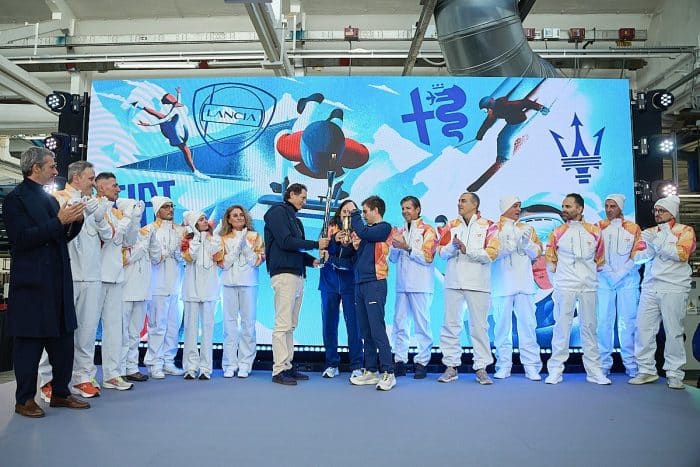 Fiat e Fiamma Olimpica a Mirafiori per Milano Cortina 2026 2 700x467