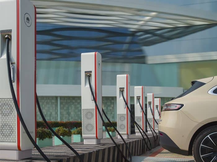 Reti di ricarica EV 2026, 10 trend chiave tra megawatt e AI 2 Reti di ricarica EV 2026, 10 trend chiave tra megawatt e AI Huawei Stazioni di Ricarica Elettrica