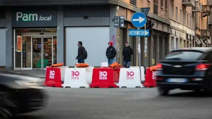 La citta 30 e stata istituita a inizio 2024 a Bologna Foto Ansa 700x394