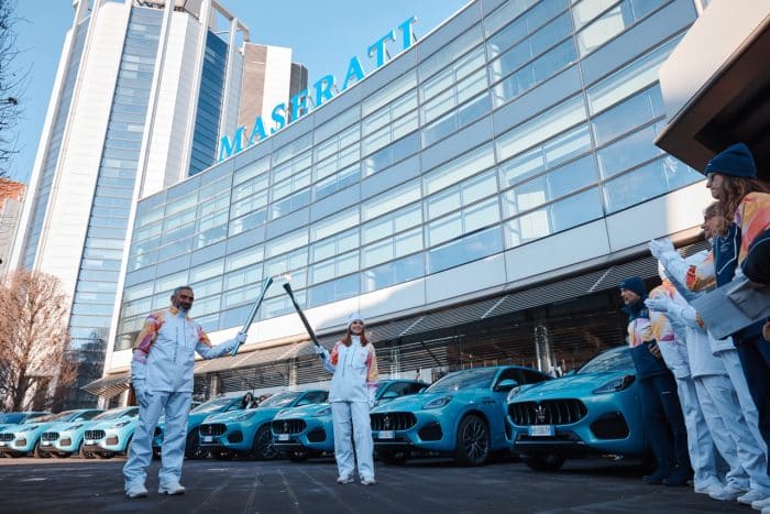 Maserati presenta Grecale Cristallo a Modena al passaggio della Fiamma Olimpica 2 Maserati Grecale Cristallo, debutto tra Olimpiadi e design - 5