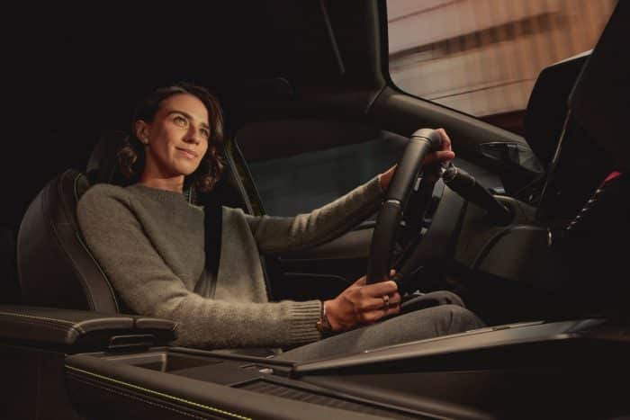 Nuova Peugeot 408, tre powertrain e design audace che rilancia il segmento C 4 Nuova Peugeot 408 10 700x467