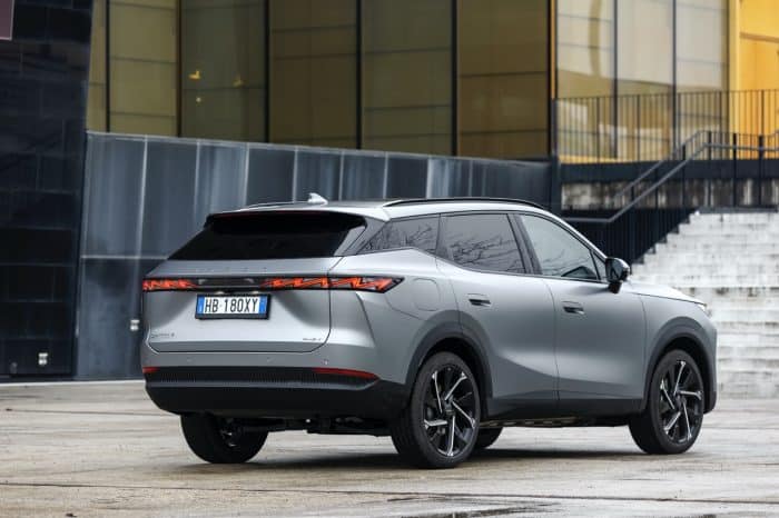 Omoda 7 SHS P prova su strada 30 700x466