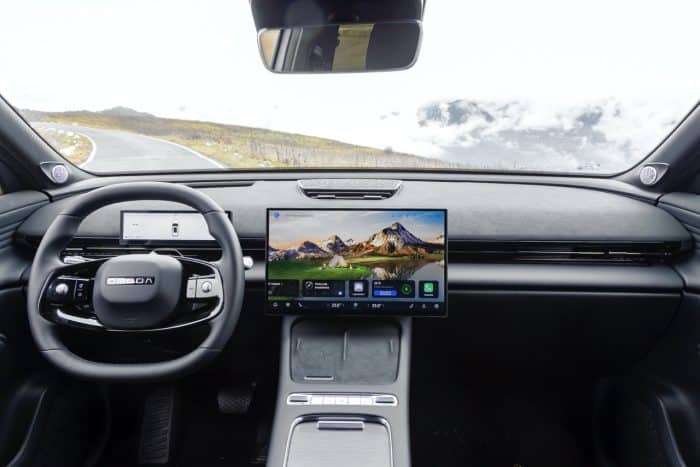 Omoda 7 SHS P prova su strada 5 700x467