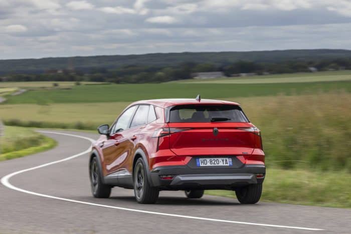 Renault Symbioz full hybrid E Tech Esprit Alpine Rouge Flamme 24 1 700x467