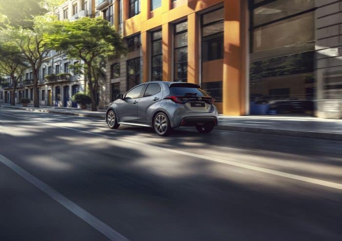 Toyota Yaris 2026 si aggiorna, più ricca. Le novità della ibrida più amata 4 Toyota Yaris Hybrid 2026 3 700x492
