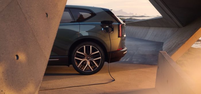 Volvo EX60 scuote il mercato: 850 km di autonomia, IA avanzata e ricarica lampo 3 Volvo EX60 26 e1769028042291 700x328