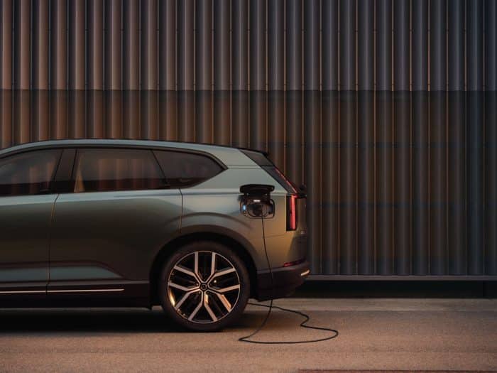 Volvo EX60, elettrica, fino 680 cavalli, 810 km di autonomia e AI Google 5 Volvo EX60 28 700x525