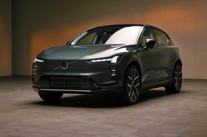 Volvo EX60, elettrica, fino 680 cavalli, 810 km di autonomia e AI Google 6 Volvo EX60