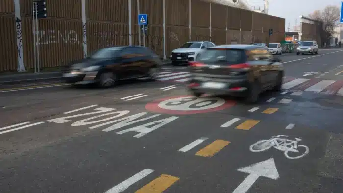 Bologna Città 30 Un segnale a terra che indica il limite dei 30 km orari in una zona di Bologna (foto di repertorio)