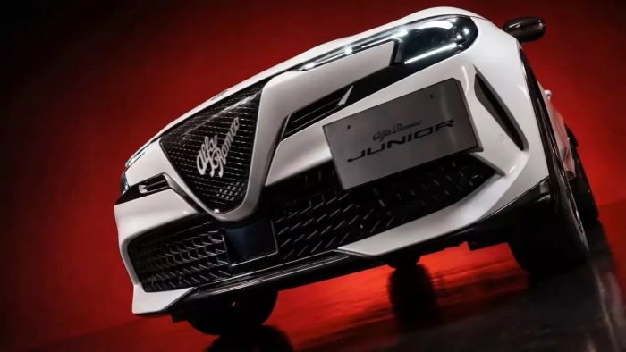 Alfa Romeo Junior Edizione Bianco 1 700x394