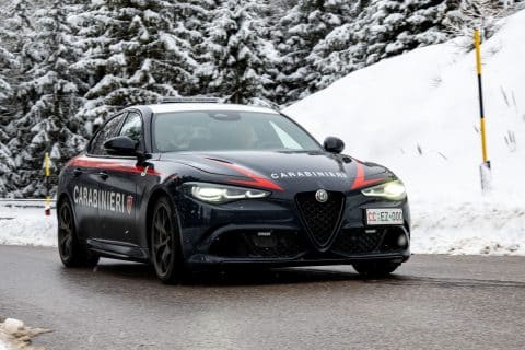 Alfa Romeo celebra 75 anni con i Carabinieri