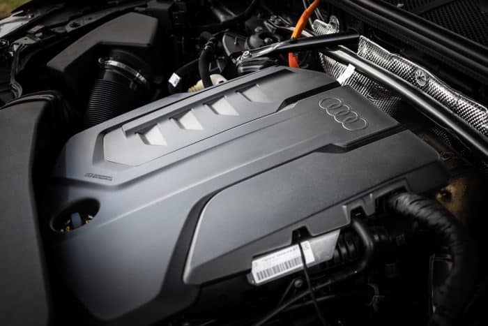 Audi Q5 e-Hybrid, prova del plug-in di lusso ad autonomia estesa 3 Audi Q5 e Hybrid interni 2 700x467