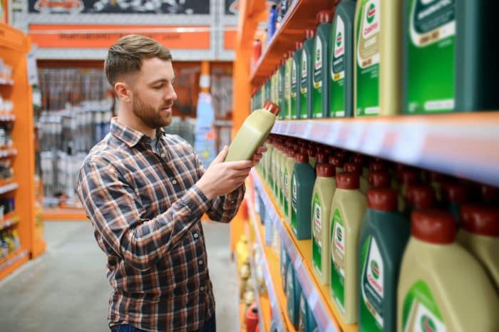 Controllo olio motore, 5 regole d'oro per evitare danni 4 Controllo olio motore, 5 regole d'oro per evitare danni Castrol