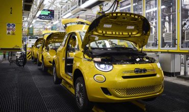 Fiat-500-Hybrid-–-Mirafiori-stabilimento-fabbrica-1-370x220.jpg