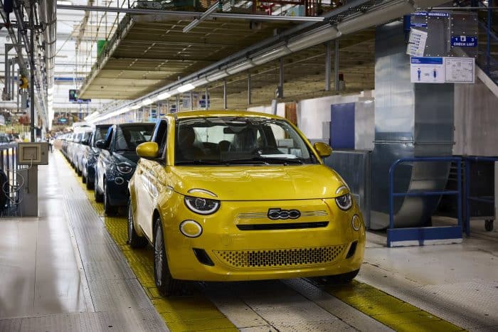 Mirafiori riparte con 80 nuovi assunti per la Fiat 500 Hybrid 2 Fiat 500 Hybrid – Mirafiori stabilimento fabbrica 14 700x467