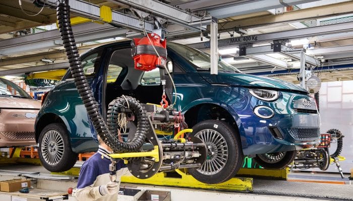 DPCM Automotive, dalla logica degli incentivi alla politica industriale: la sfida ora è trasformare le risorse in investimenti 4 Fiat 500 Hybrid – Mirafiori stabilimento fabbrica 16 700x399