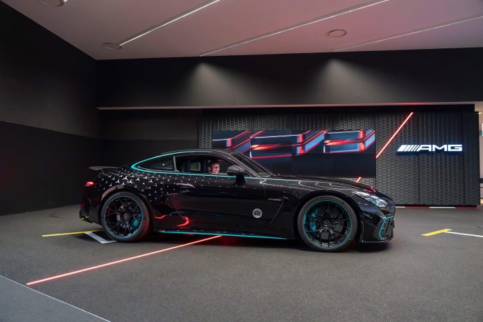 Kimi Antonelli sfoggia la sua nuova Mercedes AMG GT 63 PRO 1 700x467