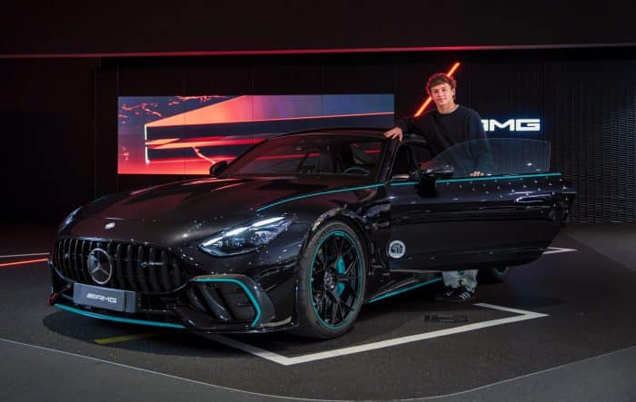 Kimi Antonelli sfoggia la sua nuova Mercedes-AMG GT 63 PRO 43 Kimi Antonelli sfoggia la sua nuova Mercedes-AMG GT 63 PRO