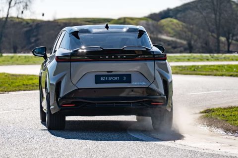 Lexus RZ, la prova. Formidabile lo sterzo digitale - 15