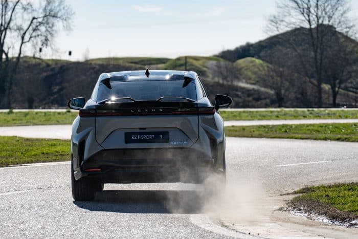 Lexus RZ la prova. Formidabile lo sterzo digitale 16 700x467