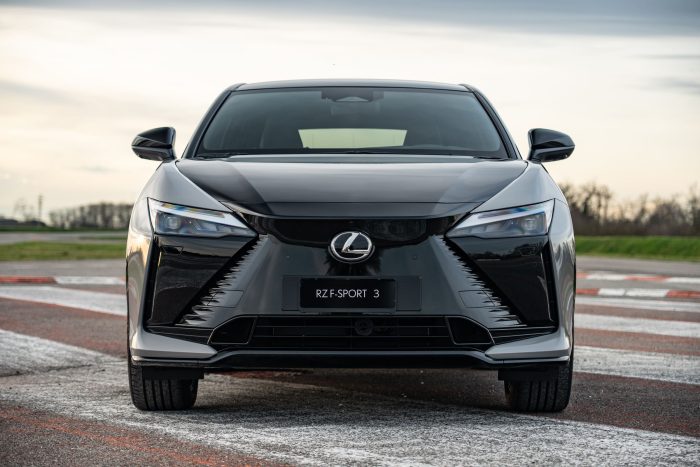 Lexus RZ la prova. Formidabile lo sterzo digitale 41 700x467
