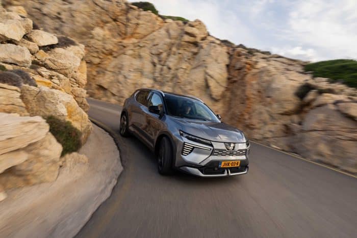 Mitsubishi Eclipse Cross 1 3 700x467