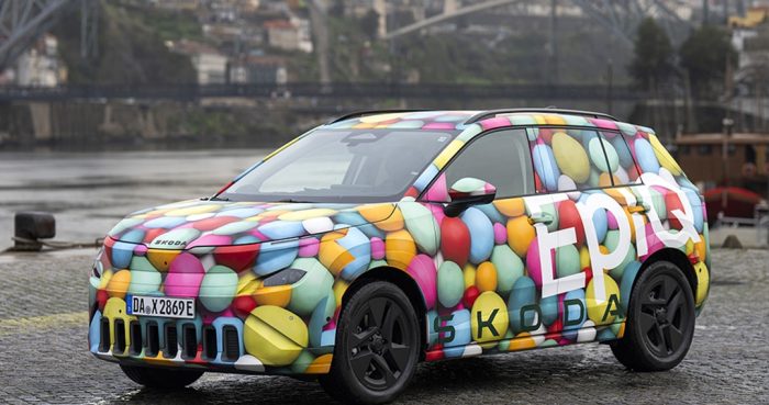 Skoda Epiq, immagini su strada della piccola elettrica da 25.000 euro 5 Skoda Epiq anteprima 7 e1770050715724 700x369