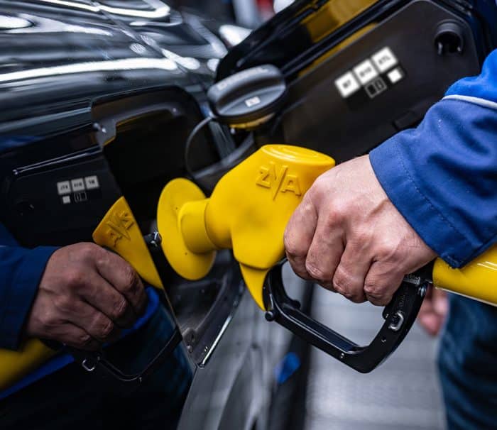 Addio petrolio con i carburanti CNF BMW studia un futuro per le auto 1 700x606