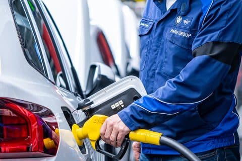 Addio petrolio con i carburanti CNF? BMW studia un futuro per le auto