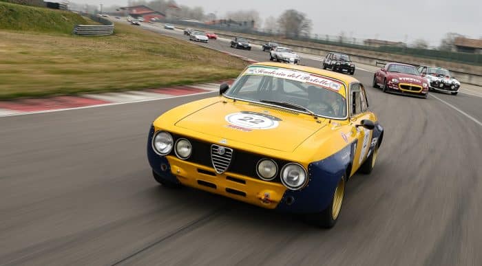 Alfa Romeo Giulia GT AM 1971 trionfo ad ASI in Pista e1772459899290 700x387