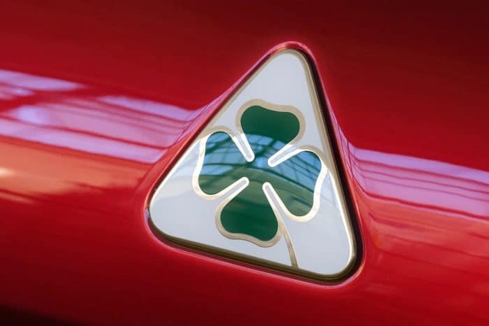 Alfa Romeo Giulia Quadrifoglio Oro 3 700x466