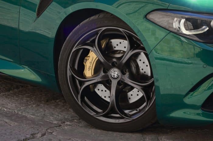 Alfa Romeo Giulia Quadrifoglio Oro 4 700x464