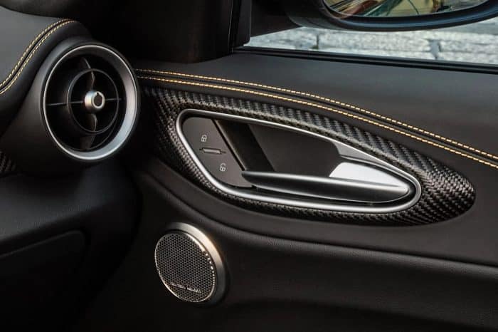 Alfa Romeo Giulia Quadrifoglio Oro 5 700x466