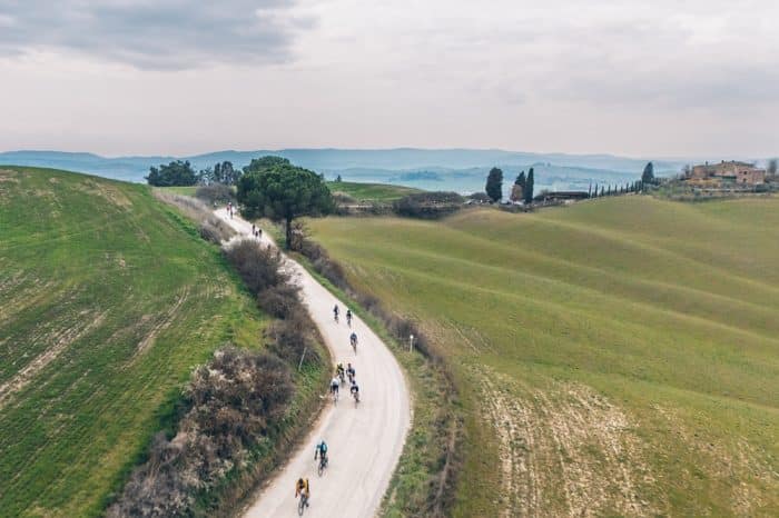 Continental a fianco delle Classiche del ciclismo italiano Continental Strade Bianche e Gran Fondo 2025 700x466