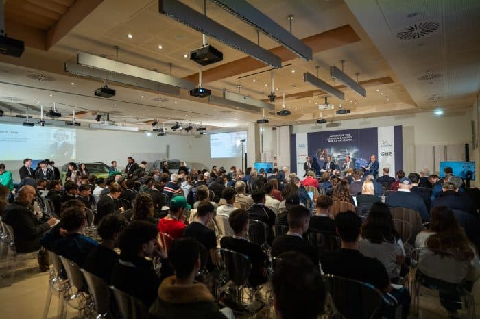 Crisi automotive Europa tra AI regole UE e Cina il settore cerca una direzione 2 700x466