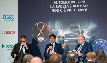 Crisi-automotive-Europa-tra-AI-regole-UE-e-Cina-il-settore-cerca-una-direzione-3-370x220.jpg
