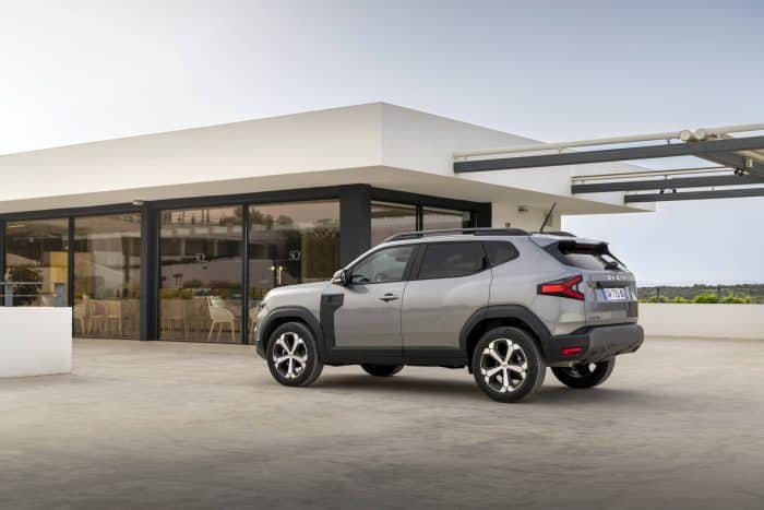 Dacia Duster Hybrid 155, la prova. Lo zenit efficiente del Suv bestseller 4 Dacia Duster Hybrid 155 1 700x467