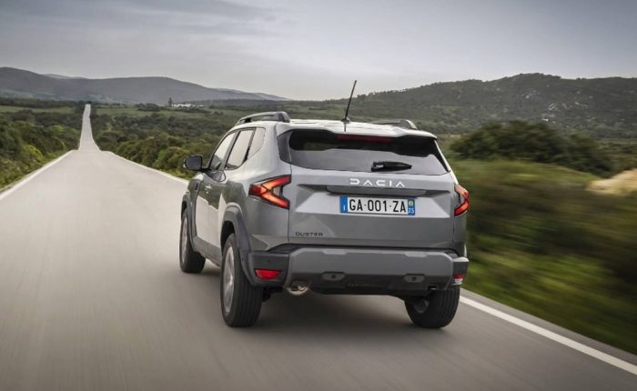 Dacia Duster Hybrid 155, la prova. Lo zenit efficiente del Suv bestseller 5 Dacia Duster Hybrid 155 4 e1772655991504 700x430