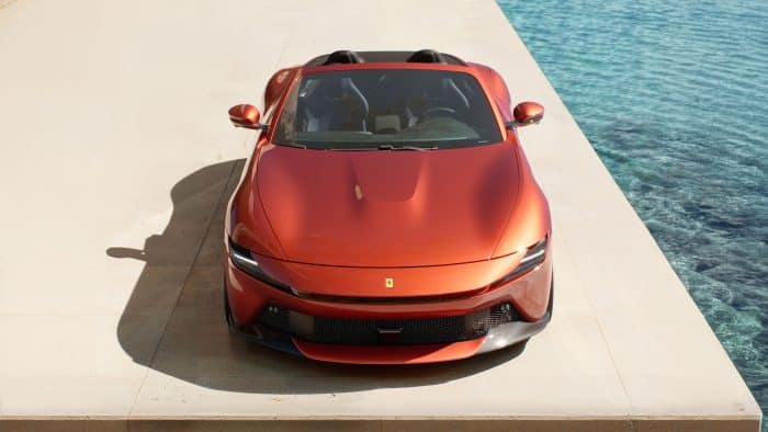 Modena illuminata dal Cavallino Rampante 3 Ferrari Amalfi Spider 8 700x394