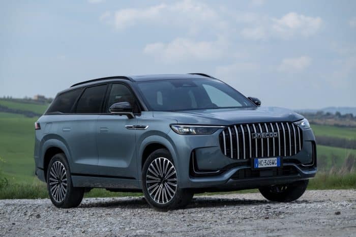 Jaecoo 8 SHS-P, la prova. Lusso e potenza con 7 posti a un prezzo speciale 2 Jaecoo 8 SHS P 2026 45 700x466