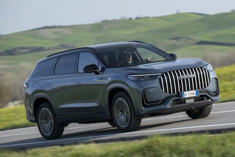 Jaecoo 8 SHS-P su strada