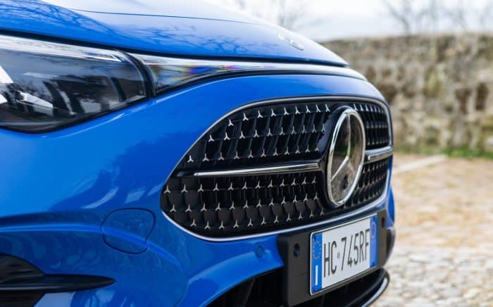 Mercedes CLA Hybrid, lusso ed efficienza. La prova su strada 4 Mercedes CLA Hybrid lusso ed efficienza. La prova su strada 39 700x436