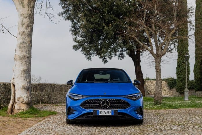 Mercedes CLA Hybrid, lusso ed efficienza. La prova su strada 6 Mercedes CLA Hybrid lusso ed efficienza. La prova su strada 44 700x469