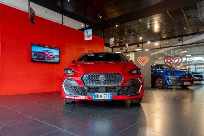 Nuova Renault Clio, 10.000 ordini e record per l'ibrida E-Tech 3 Nuova Renault Clio 10 700x467