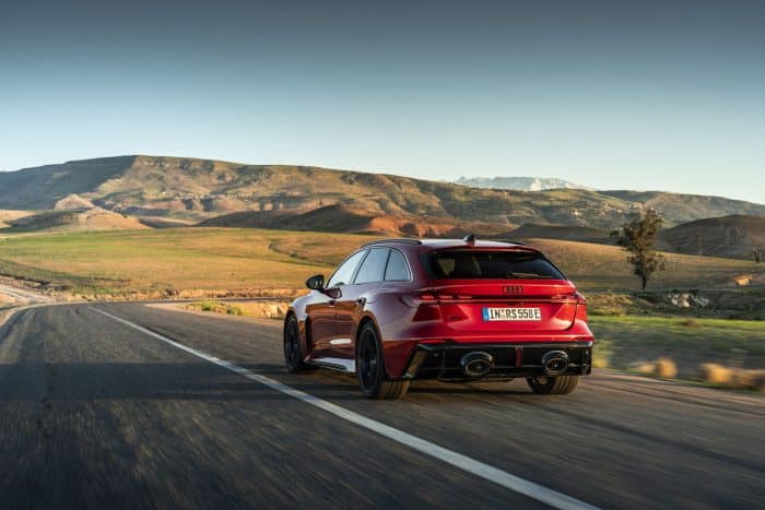 Nuovo Audi RS 5 639 cavalli plug in debutto su strada in Marocco 6 700x467