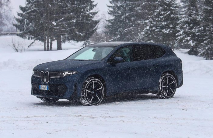 Nuovo BMW iX3 la prova del Suv elettrico 807 km di autonomia per stupire 16 scaled e1772781135227 700x455